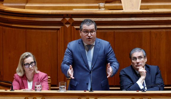 PS quer ouvir Miranda Sarmento no parlamento sobre projeção da evolução da dívida