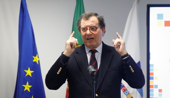 Governo não tem "fetiche" sobre crescimento económico - ministro da Economia