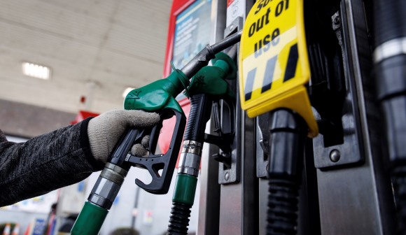 Estados Unidos começam a libertar 172 milhões de barris da reserva de petróleo