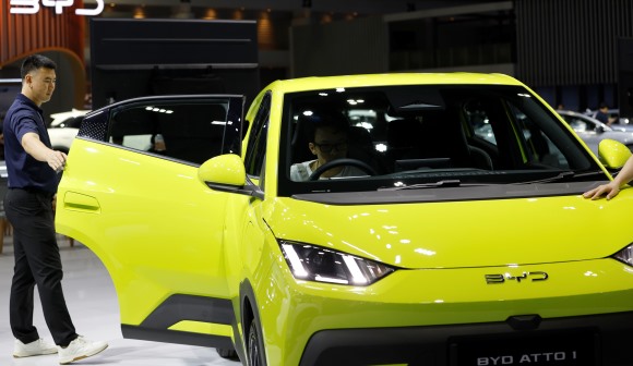 Lucros da BYD caem 19% para 4.086 ME em 2025