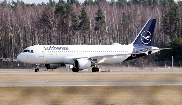 Sindicato alemão convoca pessoal de cabine da Lufthansa para greve 6.ª feira