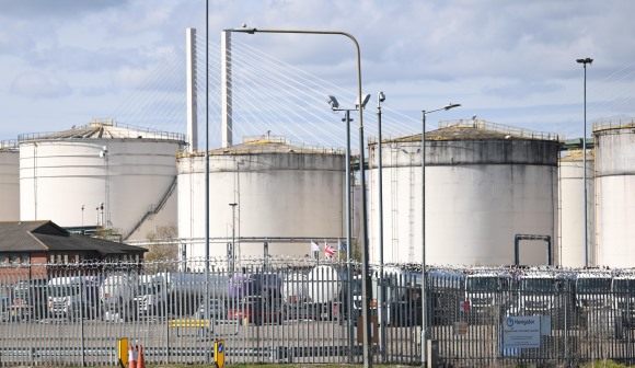 Brent sobe 1,89% para 97,81 dólares em plena escalada de tensões entre EUA e Irão