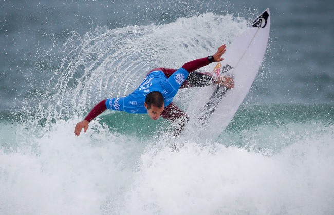 Ex-top mundial Tiago Pires critica baixo investimento da WSL nos surfistas