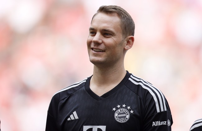 Guarda-redes alemão Manuel Neuer regressa aos treinos do Bayern Munique após dez meses