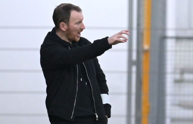 Ian Cathro quer Estoril Praia a fazer um “jogo completo” para vencer Santa Clara