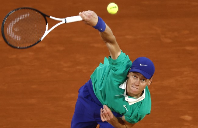 Sinner derrota Djokovic e está pela primeira vez na final do Roland Garros