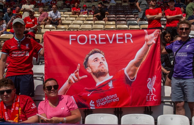 Diogo Jota “para sempre” no plantel do Liverpool na página oficial