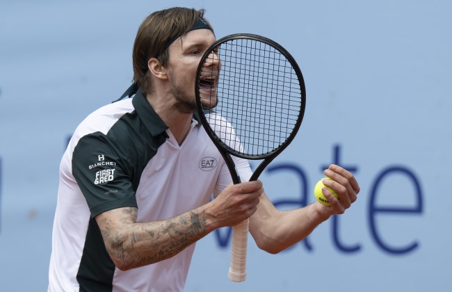 Tenista cazaque Alexander Bublik vence na terra batida de Gstaad