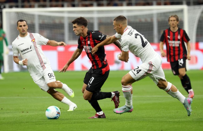 AC Milan estreia-se com derrota na Liga italiana