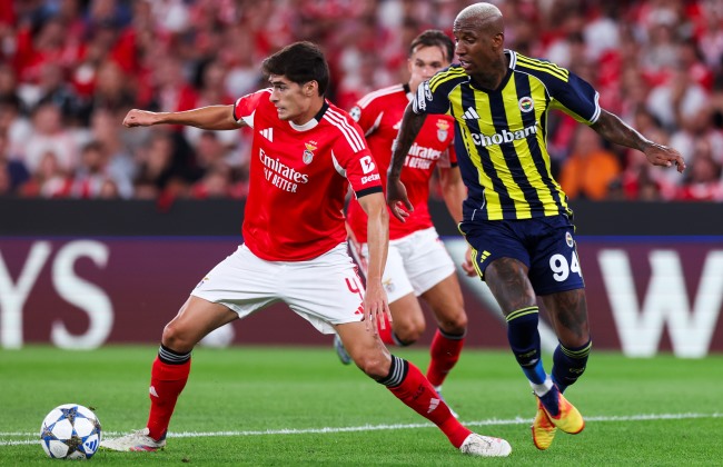 Benfica vence Fenerbahçe e garante presença na fase 