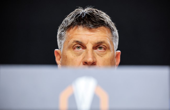Técnico do Estrela Vermelha aponta FC Porto como "um dos favoritos"