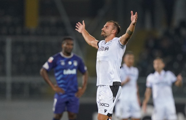 Vitória de Guimarães dá a volta ao Santa Clara e sobe ao sétimo lugar da I Liga