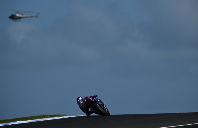 Raul Fernandez vence o GP da Austrália de MotoGP com Oliveira em 12.º