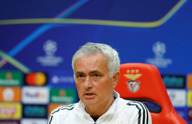 Mourinho revela Benfica na máxima força com regressos de Bah e Ríos para a Liga dos Campeões