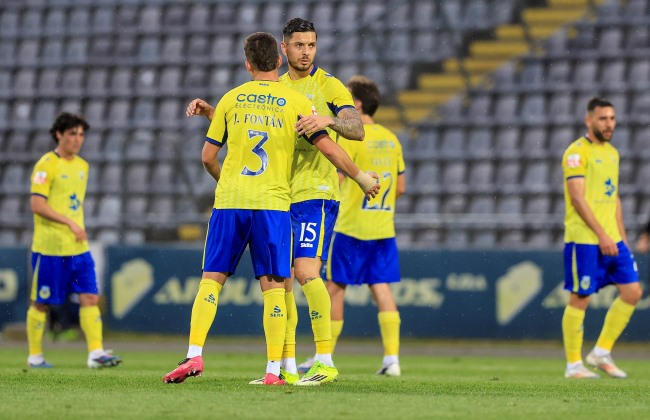 Arouca dá a volta ao resultado e vence na receção ao Estoril Praia