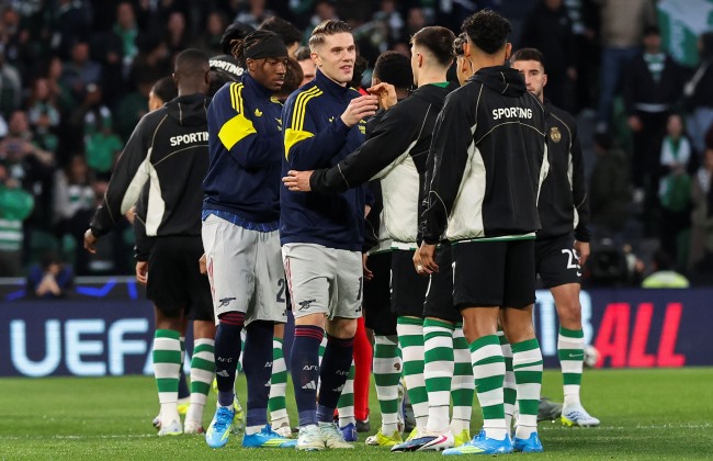 Viktor Gyökeres aplaudido antes do jogo no regresso a Alvalade