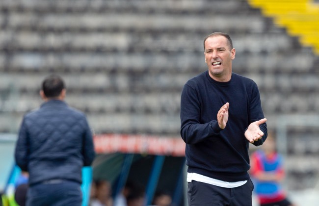 Petit garante que Santa Clara “não vai para a festa” e quer vencer FC Porto