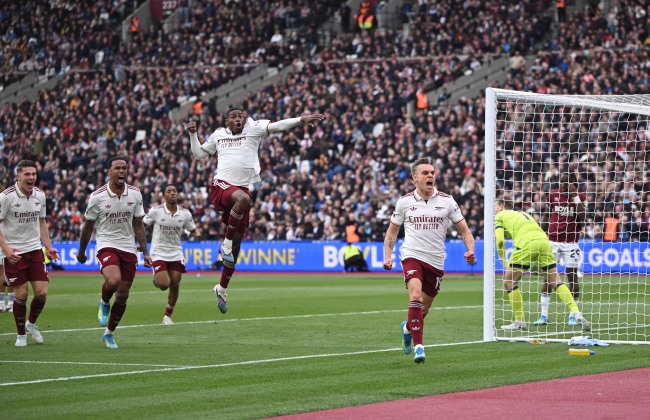 Arsenal vence West Ham e mantém embalo rumo ao título