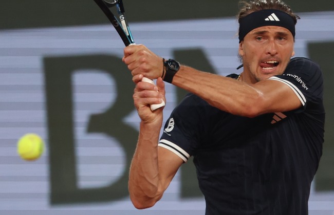 Alexander Zverev apura-se para os oitavos de final de Roland Garros