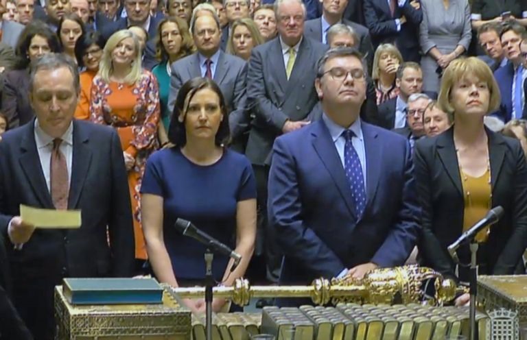 Brexit: Parlamento britânico chumba acordo de saída da UE